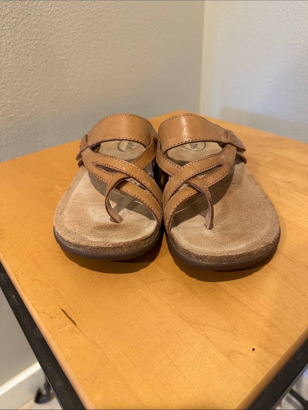 Taos Perfect Tan Leather Sandals size 8